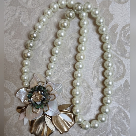 Vintage 70s Statement Runway Necklace Faux Glass Pearls Abalone MOP Flower Rare - Picture 6 of 8